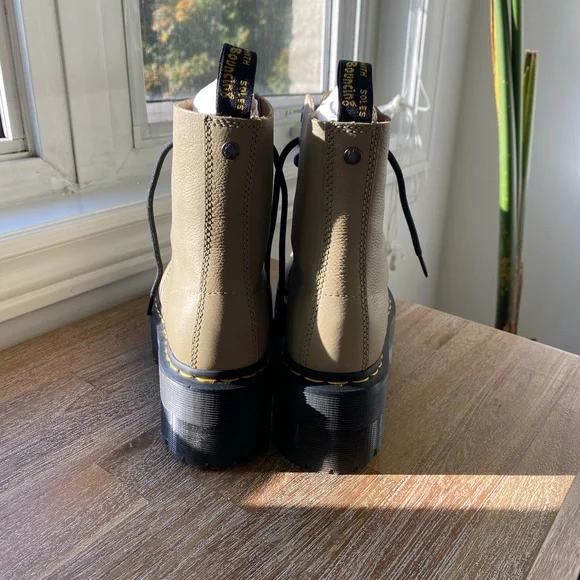 Doc Martens 1460 Max Leather Platform Boots - Pale Olive - Pisa - Picture 10 of 14